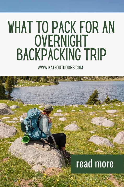 Photo of a woman sitting on a rock with a large blue backpacking pack staring at a lake with the text "what to pack for an overnight backpacking trip." Backpacking Must Haves Packing Lists, Packing For Backpacking, Backpack Checklist, Hiking Backpack Essentials, Wyoming Hiking, Overnight Backpacking, Backpacking Packing List, Backpacking List, Colorado Hiking Trails