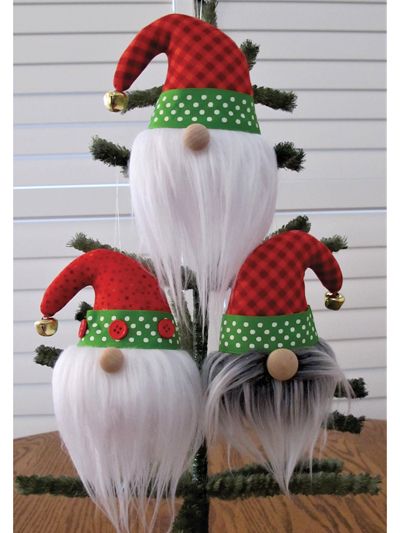 How To Make A Grinch Gnome, Gnomes Ornaments, Quilted Items, Tags Ideas, Gnome For The Holidays, Tags Design, Winter Wreath Diy, Beginner Sewing Patterns, Holiday Sewing