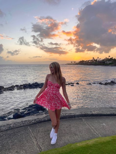 Summer Beach, Pose Dress, Hawaii Sunset, Hilarious Dogs, Sunset Dinner, Beach Pic, Dinner Outfit, Laugh Out Loud, Out Loud