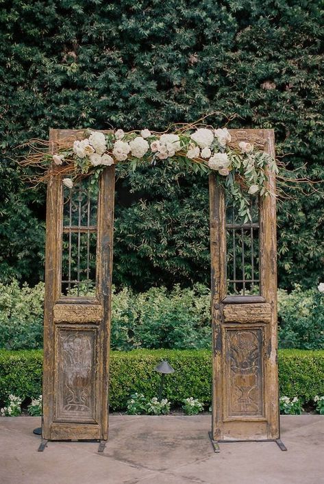 Wedding Photo Background, Wedding Ceremony Backdrop, Studio Foto, Shabby Chic Wedding, Shabby Chic Vintage, Ceremony Backdrop, Shabby Chic Homes, Chic Vintage, Rustic Wedding Decor