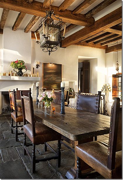 Old World Dining Room, Style Toscan, Spanish Decor, Colonial Furniture, Spanish Style Home, Hacienda Style, Rustic Dining Room, Spanish Style Homes, Mexican Decor