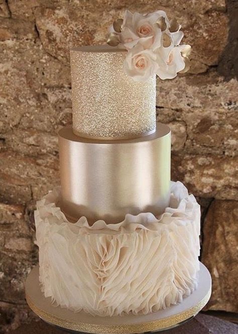 Wedding Cake Designs, Luxury Wedding Cake, Dream Wedding Cake, Cake Trends, Gold Wedding Cake, Fashion Cakes, Elegant Wedding Cakes, Wedding Cake Inspiration, Beautiful Wedding Cakes