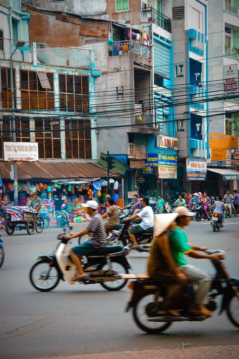 The street in Vietnam : www.pajama-days.com #Asia #Vietnam #love #art #street #city #colorful #monocrome #beautiful #design #creative #hipstamatic #vivid #music #trip #travel #traveller #travelgram #siluet #fashion #mode #sign #cafe #market #sky #freedom #bike #people #girl #food Vietnam Street Art, Vietnam Street Photography, Vietnam Street Fashion, Motorbike Couple, Vietnam Market, Cafe Market, Sky Freedom, Vietnam Street Food, Vietnam City