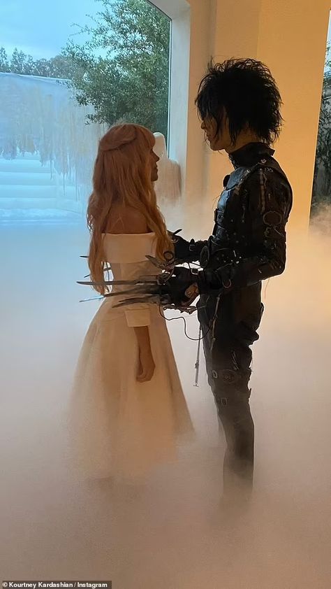 Edward Scissorhands Characters, Iconic Halloween Costumes Couples, Scary Couples Costumes, Edward Scissorhands Costume, Couple Costume Ideas, Kourtney Kardashian And Travis Barker, Kourtney Kardashian And Travis, Halloween Duos, Cute Couples Costumes