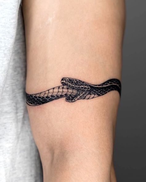 Oroboros Tattoo, Tato Dengan Makna, Ouroboros Tattoo, 16 Tattoo, Our Mindful Life, Tato Lengan, Palm Tattoos, Snake Tattoo Design, Arm Band Tattoo