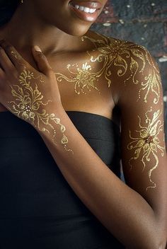 Gold Tattoo Ink on Pinterest | Silver Ink Tattoos, Gold Ink Tattoos a… Henna Tattoos, Gold Henna, Henne Tattoo, Metallic Tattoo, Tato Henna, White Henna, Gold Tattoo, Metal Tattoo, Tattoo Henna