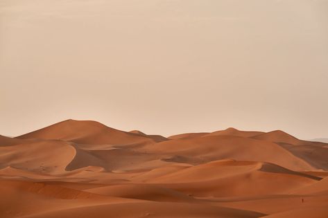 dessert field photo – Free Nature Image on Unsplash Cool Backgrounds Hd, Desert Pictures, Minimalist Desktop Wallpaper, Desert Aesthetic, Brown Image, Laptop Backgrounds, Tumblr Backgrounds, Background Hd Wallpaper, Computer Backgrounds