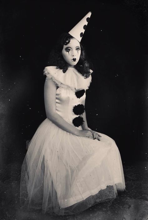 Girl wearing white & black clown outfit & clown makeup Vintage Circus Freakshow, Cute Circus Clown Costume, Black Clown Dress, Pierrot Halloween Costume, Pierrot Clown Aesthetic, Clown Costume College, Movie Characters With Bangs, Perriot Clown Aesthetic, Black And White Circus Aesthetic