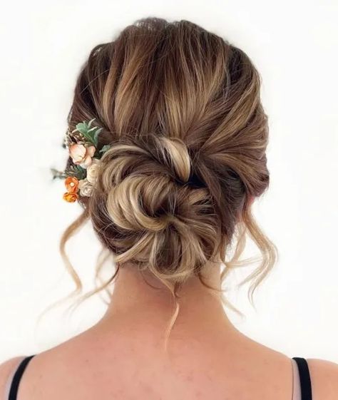 Low Knot with a Flower Piece Bridesmaid Hair Inspo, Modern Updo, Low Bun Wedding Hair, Bridemaids Hairstyles, Wedding Bun, Bridesmaid Updo, Wedding Hair Up, Wedding Hairstyles Medium Length, Guest Hair