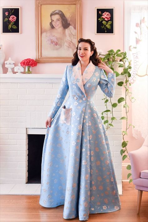 Dressing Gown Pattern, 20th Century Fashion, Gown Pattern, Vintage Dress Patterns, Vintage Wardrobe, Trendy Outfit, Dressing Gown, Casual Summer Outfit, Mode Vintage