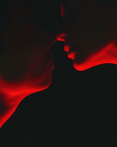 A kiss in the red light Couple Red Light, Kiss Photo Idea, Couple Red Aesthetic, Red Lighting Aesthetic, Red Aesthetic Couple, Night Aesthetic Love, Red Light Portrait, Red Lights Aesthetic, Red Aesthetic Love