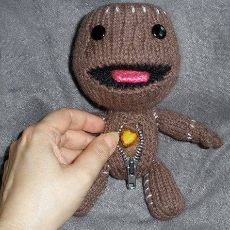 Sackboy Peep with heart of gold for Matt's Birthday | Flickr - Photo Sharing! Amigurumi Patterns, Sac Boy, Baby Born Kleidung, Boy Crochet Patterns, Little Big Planet, Knitting And Crocheting, Bestest Friend, Poodle Mix, Easter Peeps