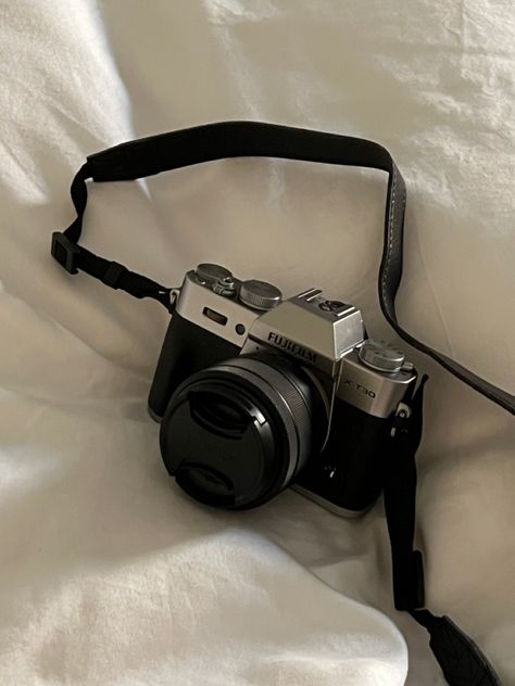 2024 Vision Board Camera, Fujifilm Mirrorless Cameras, Fujifilm Digital Camera Aesthetic, Aesthetic Photography Camera, Fujifilm Xt30 Photos, Fujifilm X100v Aesthetic, Fujifilm Camera Aesthetic, Camera White Aesthetic, Film Photography Camera