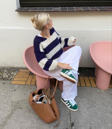 Adías Campus, Colourful Sneakers Outfit, Green Sambas Outfit, Colorful Sneakers Outfit, Green Shoes Outfit, Adidas Sneakers Outfit, Adidas Bold, Adidas Gazelle Outfit, Outfit Campus