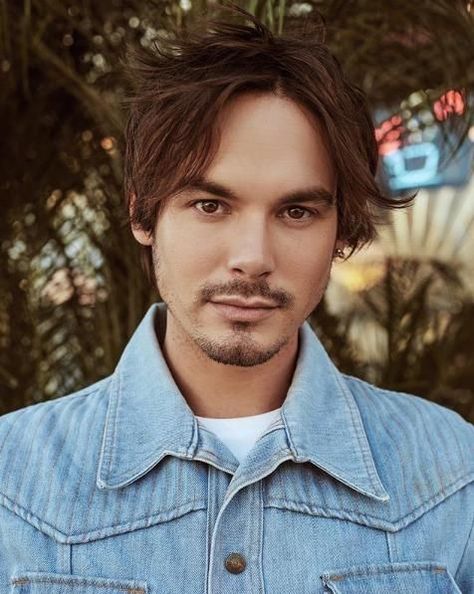 Tyler Blackburn (@tylerjblackburn) Joseph Morgan, Daniel Gillies, Jamie Campbell Bower, Morgan Evans, Matt Healy, Tyler Blackburn, Jamie Fraser Sam Heughan, Jamie Campbell, Daenerys Targaryen Jon Snow