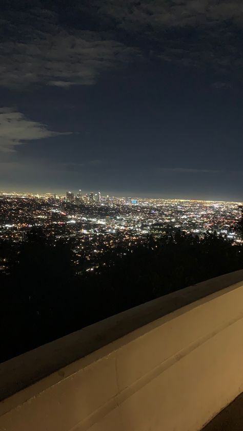 Los Angeles Views Night, Los Angeles, California Aesthetic Pictures, Sf At Night, Los Angeles Wallpaper Night, Dark California Aesthetic, Life In Usa Aesthetic, Griffith Observatory Aesthetic, Night Vibes Wallpaper