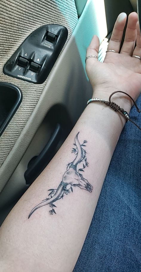 Western Longhorn Tattoo Forearm, Bulls Skull Tattoo, Western Bull Tattoo, Longhorn Forearm Tattoo, Bull Skull Back Tattoo, Bull Tattoo With Flowers, Texas Longhorn Skull Tattoo, Steer Head Tattoo With Flowers, Longhorn Skull Tattoo Flowers