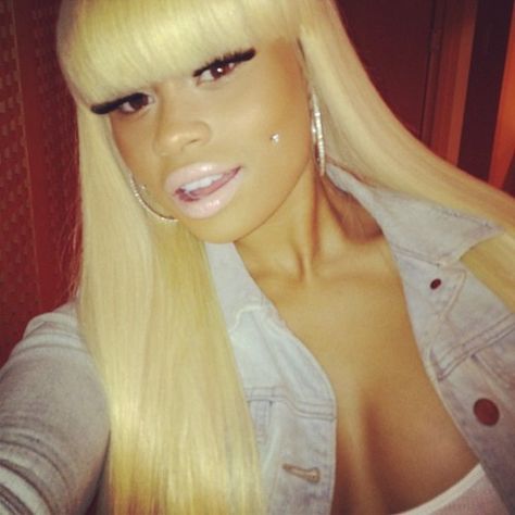 Dimple piercing! Dimple Piercings, Swag Aesthetic, Dimple Piercing, Diva Hair, Black Chyna, Pretty L, Black China, Celebrity Memes, Blac Chyna