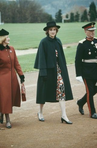 Versace Coat, Maternity Wardrobe, Princess Diana Fashion, Princes Diana, Diana Fashion, Pregnancy Wardrobe, Lady Diana Spencer, Princess Margaret, Diana Spencer