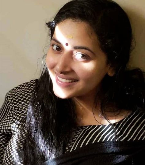 Anu Sitara, Anu Sithara, Malayalam Cinema, Indian Photoshoot, Malayalam Actress, Morning Beautiful, Good Morning Beautiful, Hot Actresses, Hair Style