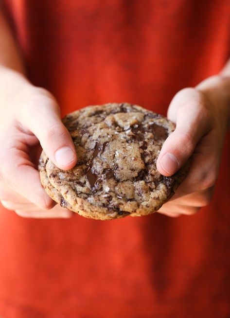 Jacques Torres Chocolate Chip Cookie Recipe aka NY Times Chocolate Chip Cookie. Are they the best? I actually think they might be. Fussy and time consuming, but worth it! #cookiesandcups #recipe #cookies #baking #jacquestorres #nytimes #chocolatechipcooki Ny Times Chocolate Chip Cookies, Jacques Torres Chocolate Chip Cookies, Jacques Torres Chocolate, Jacques Torres, Recipe Cookies, Cookies Baking, Chocolate Chip Cookie Recipe, Baking Recipes Cookies, Chocolate Cookie Recipes