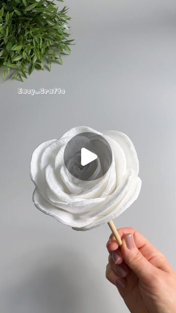 How To Make Material Flowers, New Crafts For 2024, How To Make Easy Paper Flowers, Make A Flower With Paper, Diy Fabric Flowers Easy, Make A Flower Craft, Floral Craft Ideas, New Craft Ideas For 2024, Yarn Flowers Diy