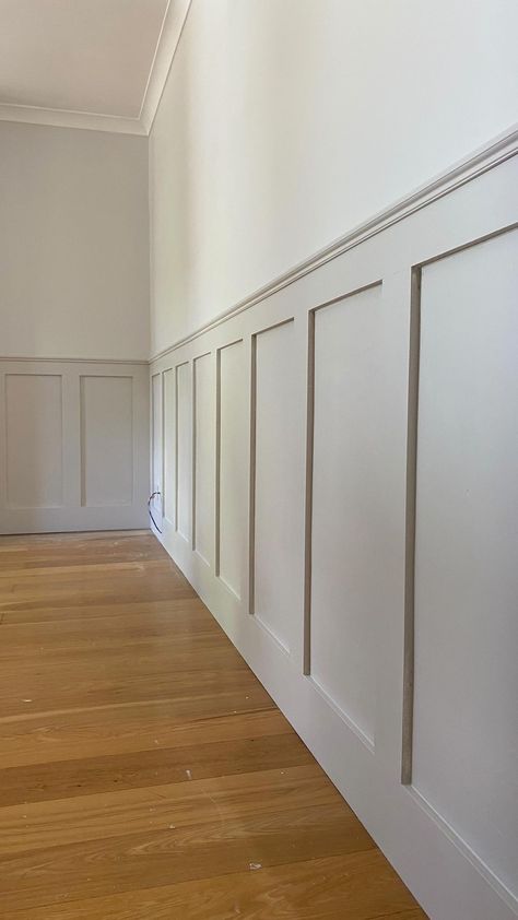 myhomestyle31 on Instagram: I get a lot of questions about our panelling, and lots asking about what we use to finish off the top edge nicely. We found the perfect… White Paneling Walls Hallways, Panneling For Lounge, Wall Panelling Feature Wall, Wall With Half Wood Paneling, Living Room Panelling Half Wall, Front Room Ideas Panelling, Hall With Panelling, Living Room Ideas Paneling, Panelling In Office