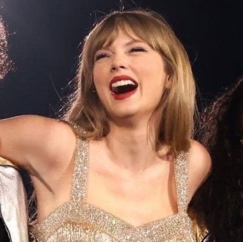 Taylor Swift Smile, Taylor Swift Fotos, Photos Of Taylor Swift, Taylor Swift Cute, Taylor Swift Fearless, Estilo Taylor Swift, Taylor Swift Videos, Taylor Swift 1989, Long Live Taylor Swift