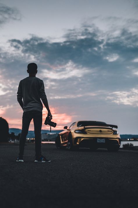 Car Self Portrait, Male Car Photoshoot, Car Photography Poses, Cold Winter Outfits Men, Poses With Car, Car Photography Ideas, Car Photoshoot Ideas, Streetwear Fashion Winter, Men Cars Photography