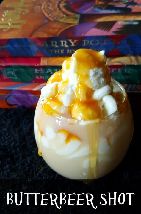 This Butterbeer shot perfect for all those lovely Potterheads. We used caramel and whipped topping for that height and look of Butterbeer. Butterbeer Pudding Shots, Fireball Recipes, Tequila Mixed Drinks, Frozen Drinks Alcohol, Pumpkin Pasties, Halloween Drinks Alcohol, Pudding Shots, Shots Alcohol, Cocktail And Mocktail