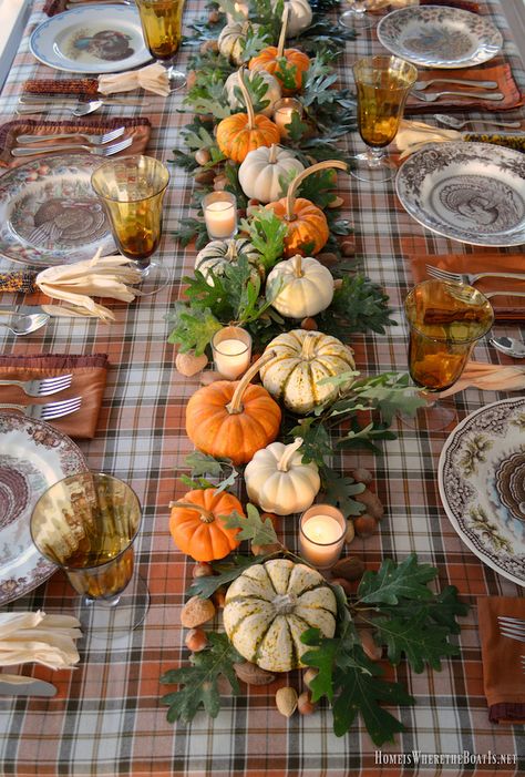 Thanksgiving dinner table