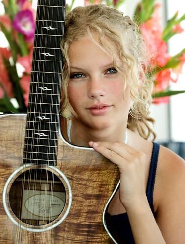 Taylor Swift interview when she was young Taylor Swift Childhood, Taylor Swift Interview, Young Country Singers, Liz Phair, Young Taylor Swift, Taylor Swoft, Estilo Taylor Swift, Taylor Swift Music, Swift Photo