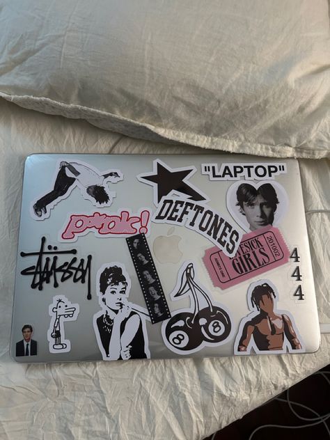 Mac Book Stickers Aesthetic, Mac Book Decoration, Laptop Inspo Stickers, Laptop Ideas Aesthetic, Computer Case Stickers, Stickers On Macbook Aesthetic, Computer Cases Aesthetic, Laptop Sticker Inspo Aesthetic, Mac Stickers Aesthetic