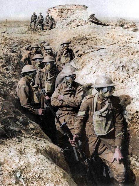 Ww1 Battles, Ww1 Pictures, Battle Of Ypres, Perang Dunia Ii, Ww1 Photos, Ww1 Art, Ww1 History, Ww1 Soldiers, Gas Masks