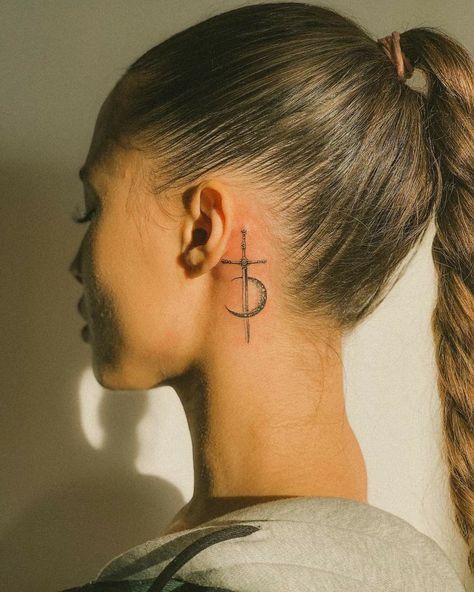 Neck Tattoo Women, Back Ear Tattoo, Tatoo Neck, Star Constellation Tattoo, Small Neck Tattoos, Tattoo Behind Ear, Behind Ear Tattoos, Throat Tattoo, Neck Tattoos Women