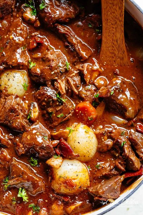 Beef Chuck Steak Recipes, Cubed Beef Recipes, Chuck Steak Recipes, Beef Bourguignon Julia Child, Beef Chuck Steaks, Beef Bourguignon Recipe, Wine Gravy, Red Wine Gravy, Julia Childs