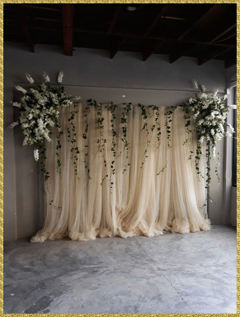 Back Drop Arch Ideas, Reception Back Drop Design, Winter Wedding Photo Backdrop, Backdrop With Curtains, Easy Diy Wedding Backdrop, Winter Wedding Backdrop, Wedding Picture Backdrop, Wedding Draping Backdrop, Wedding Table Backdrop Ideas