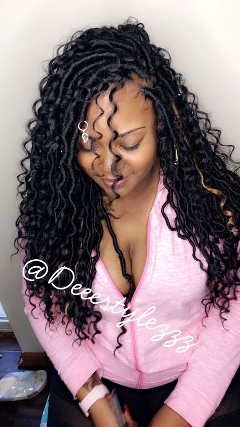 pin ‘ @kjvougee 🎀 Foxlocs Hairstyles, Faux Locs Hairstyles, Crochet Braid Styles, Twist Braid Hairstyles, Crochet Braids Hairstyles, Beautiful Braids, Girls Braids, African Braids Hairstyles, Locs Hairstyles