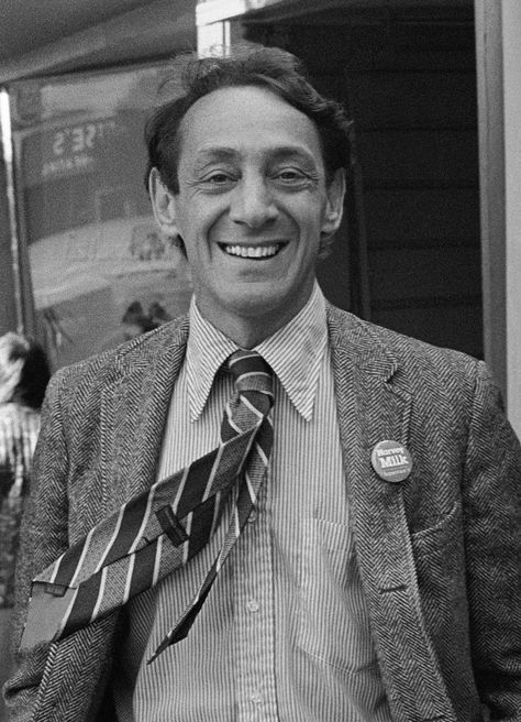 Harvey Milk (businessman/politician) - Died November 27, 1978. Born May 22, 1930. First openly-gay poitician elected to office. Civil Rights, Harvey Milk, Lgbt History, Gay History, Inspirational People, Gay Pride, Human Rights, Famous People, Beautiful People