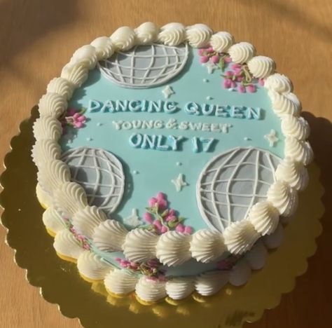 Dancing Queen Cake, Tortas Aesthetic, Bolo Snoopy, 17th Birthday Party Ideas, 17. Geburtstag, Queen Cake, 17 Birthday Cake, 17th Birthday Ideas, Funny Birthday Cakes