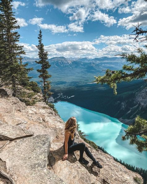 Instagrammable Spots: Big Beehive lookout over Lake Louise Banff Canada Summer, Banff Road Trip, Lake Agnes Tea House, Banff Photography, Banff Itinerary, Lake Louise Canada, Lake Agnes, Fairmont Chateau Lake Louise, Canada Summer