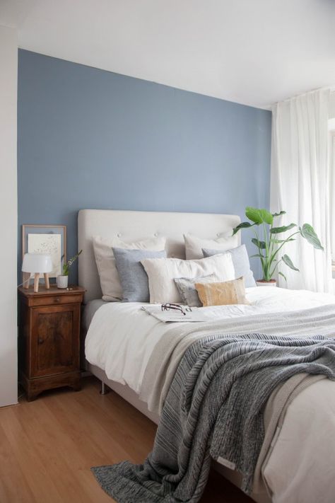 coloer scheme Light Blue Accent Wall Bedroom, Pastel Blue Bedroom Ideas, Blue Feature Wall Bedroom, Pale Blue Bedroom, Pale Blue Bedrooms, Light Blue Bedroom, Kitchen Colour Combination, Simple Bed Designs, Blue Gray Bedroom