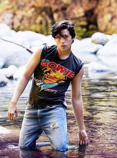 Street Style Fashion Week, Cole Sprouse Hot, Cole Spouse, Cole Sprouse Jughead, Cole M Sprouse, Riverdale Cole Sprouse, Dylan And Cole, Betty And Jughead, Riverdale Memes