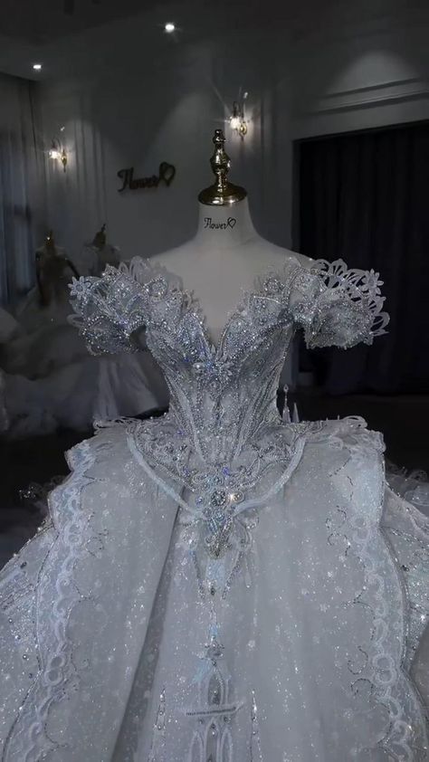 Quinceanera Themes Dresses, Extravagant Wedding Dresses, Quincenera Dresses, Extravagant Wedding, Pretty Quinceanera Dresses, Pretty Wedding Dresses, Fancy Wedding Dresses, Theme Dress, Fancy Wedding