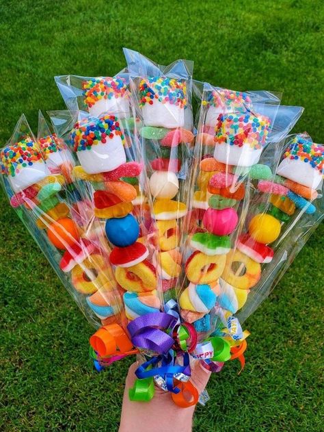 Clear  Collar  Plastic   Embellished   Event & Party Supplies Candy Shish Kabobs, Bday Treats For School, Candy Kabobs Birthday, Candy Skewers Kabobs, Diy Candy Kabobs, Candy Kabobs Diy Ideas, Candy Cabob, Food For Kids Party, Candy Arch