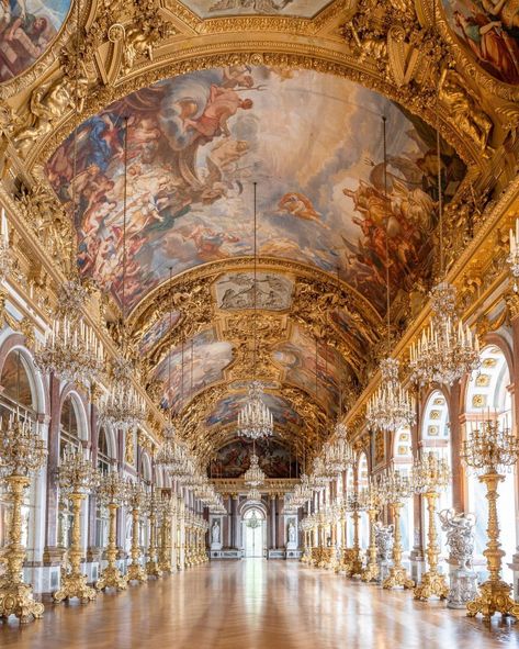 Versailles Hall Of Mirrors, French Buildings, Mirror Gallery, Palace Interior, Chateau Versailles, Europe Photography, Art Major, Hall Of Mirrors, Amazing Lego Creations