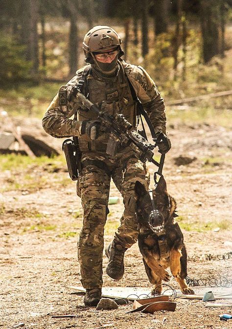 Trucks n' Guns n' Stuff Military Service Dogs, Dog Soldiers, Army Dogs, Dog Hero, K9 Dogs, K9 Unit, Military Working Dogs, Military Dog, Police K9