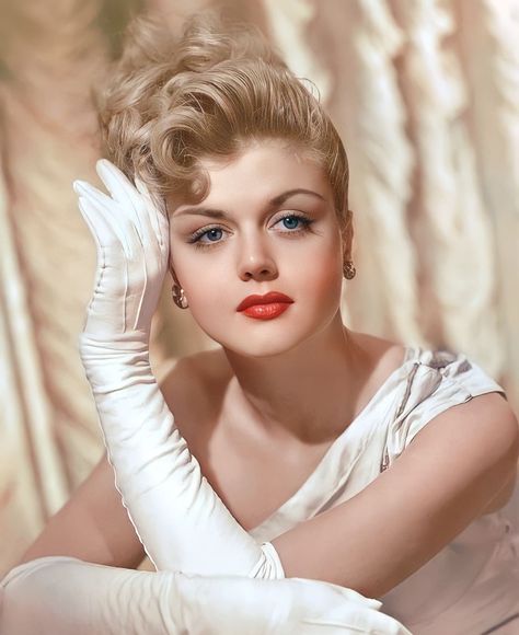Old Film Stars, Competition Hair, Classic Hollywood Glamour, Old Hollywood Style, Angela Lansbury, Old Movie Stars, Old Hollywood Stars, Classic Movie Stars, Classic Actresses