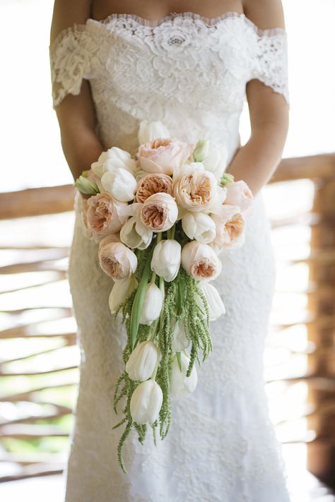 Wedding bouquet with peach garden roses, white tulips, amaranthus, and twisting greenery | Wedding Flowers: Gorgeous Full Cascading Bridal Bouquets via @insideweddings White Tulips Wedding, Tulip Bouquet Wedding, Tulip Bridal Bouquet, فن النسيج, Hand Bouquet Wedding, Cascading Bridal Bouquets, Tulip Wedding, Cascading Wedding Bouquets, Spring Wedding Bouquets
