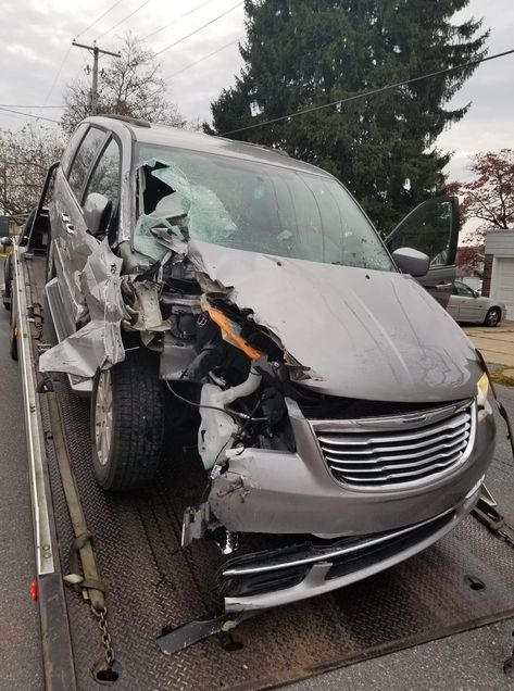 2016 Chrysler Town and Country rear-ended flatbed truck. Cars, Van, Trucks, Chrysler Van, Flatbed Truck, Chrysler Town And Country, Town And Country, Mini Van, Quick Saves
